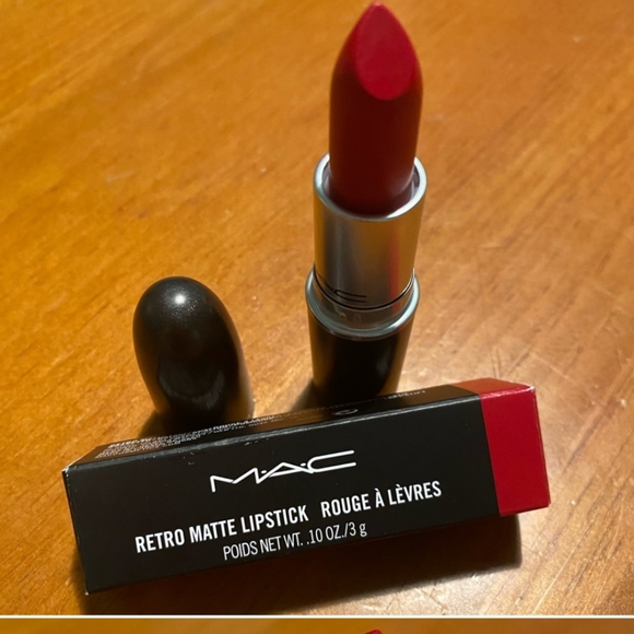 3/$30 NIB MAC Retro Matte Lipstick - Ruby Woo - Picture 2 of 8